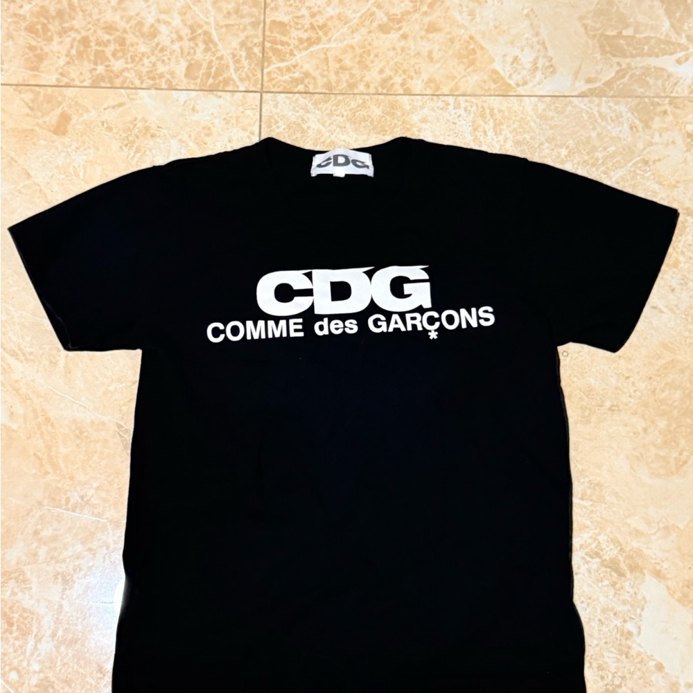 Comme des Garçons Black Tee with White CDG Logo - Picture 2 of 3
